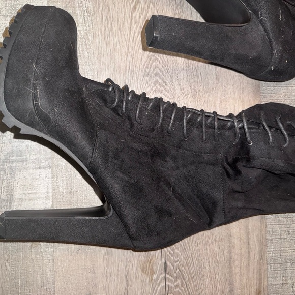 Heeled Booties | 9.5W - Picture 2 of 4